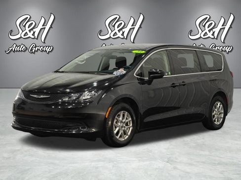 Used 2023 Chrysler Voyager LX FWD image 13