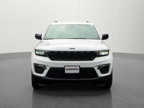 Used 2023 Jeep Grand Cherokee Limited w/ Black Appearance Package AWD/4WD image 2