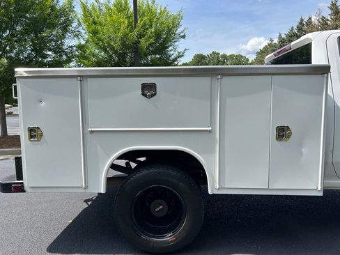 Used 2023 GMC Sierra 3500 Pro w/ Fleet Convenience Package RWD image 27