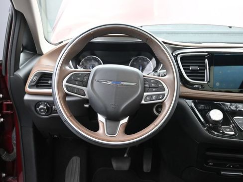 Used 2017 Chrysler Pacifica Limited FWD image 27