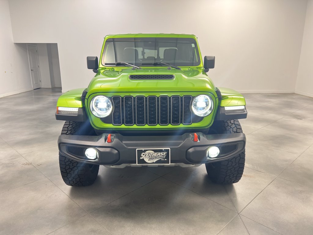 Used 2025 Jeep Gladiator Mojave w/ Convenience Group AWD/4WD image 3