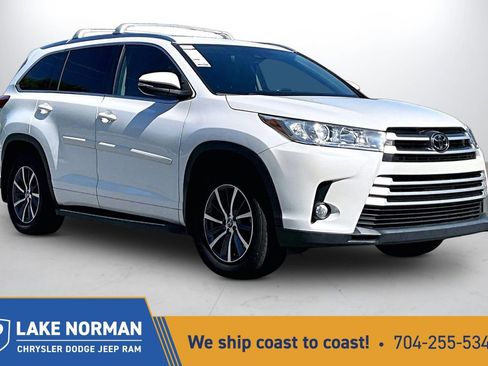 Used 2017 Toyota Highlander XLE w/ Protection Package #3 AWD/4WD image 1