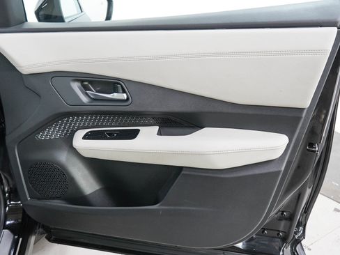 Used 2023 Nissan Ariya AWD image 13
