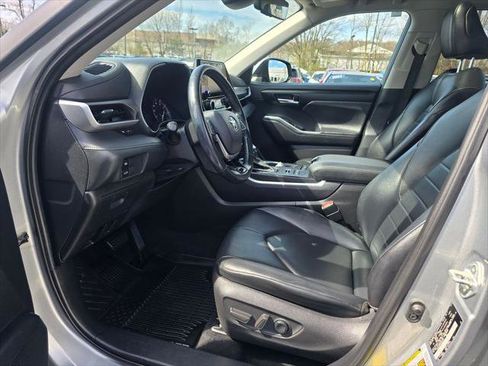Certified 2021 Toyota Highlander XLE AWD/4WD image 16
