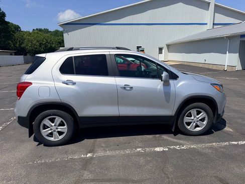 Used 2019 Chevrolet Trax LT w/ LT Convenience Package AWD/4WD image 4