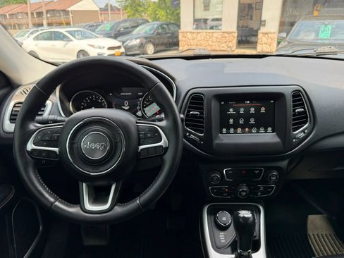 Used 2018 Jeep Compass Latitude w/ Popular Equipment Group AWD/4WD image 30