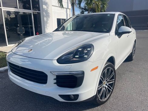 Used 2018 Porsche Cayenne Platinum Edition image 37