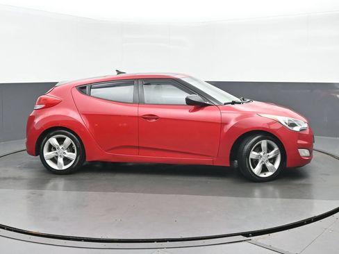 Used 2014 Hyundai Veloster w/ Style Package 02 FWD image 2
