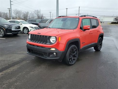 Used 2018 Jeep Renegade Altitude image 2