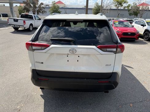 Used 2021 Toyota RAV4 XLE Premium image 6