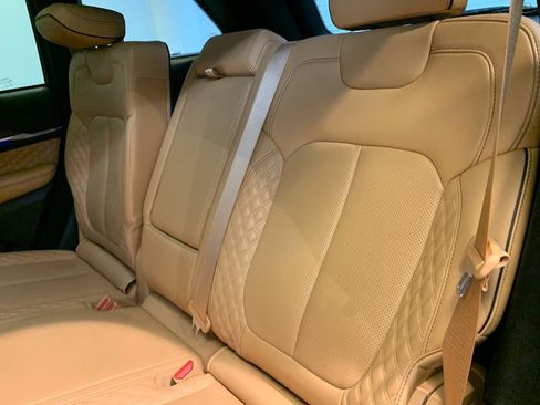 Used 2023 Jeep Grand Cherokee Summit AWD/4WD image 55