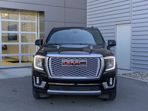 Used 2021 GMC Yukon Denali w/ Denali Premium Package image 8