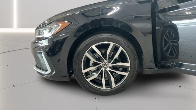 Used 2026 Volkswagen Jetta SE FWD image 23