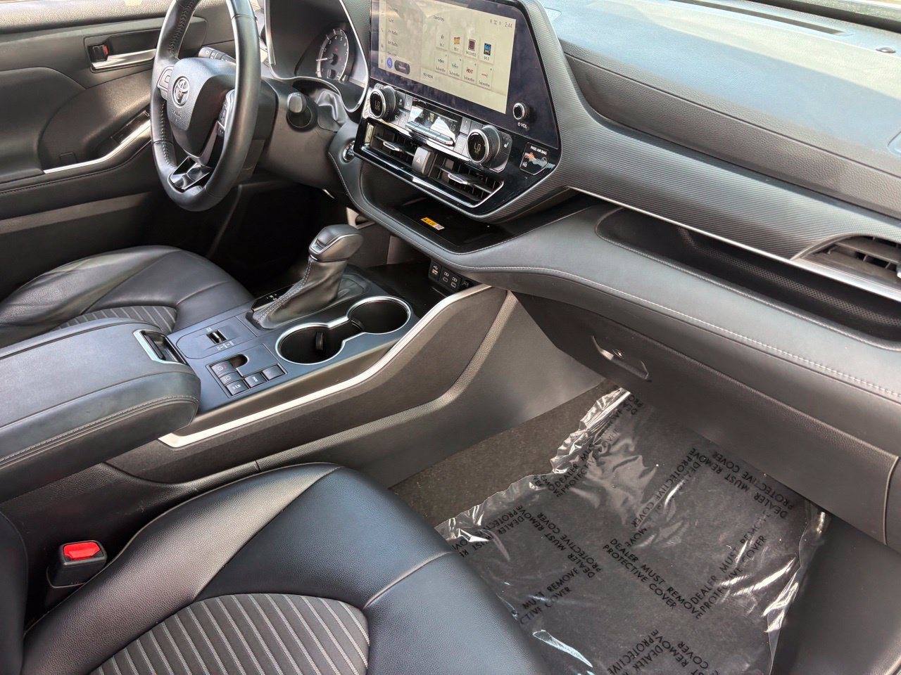 Used 2023 Toyota Highlander XSE FWD image 13