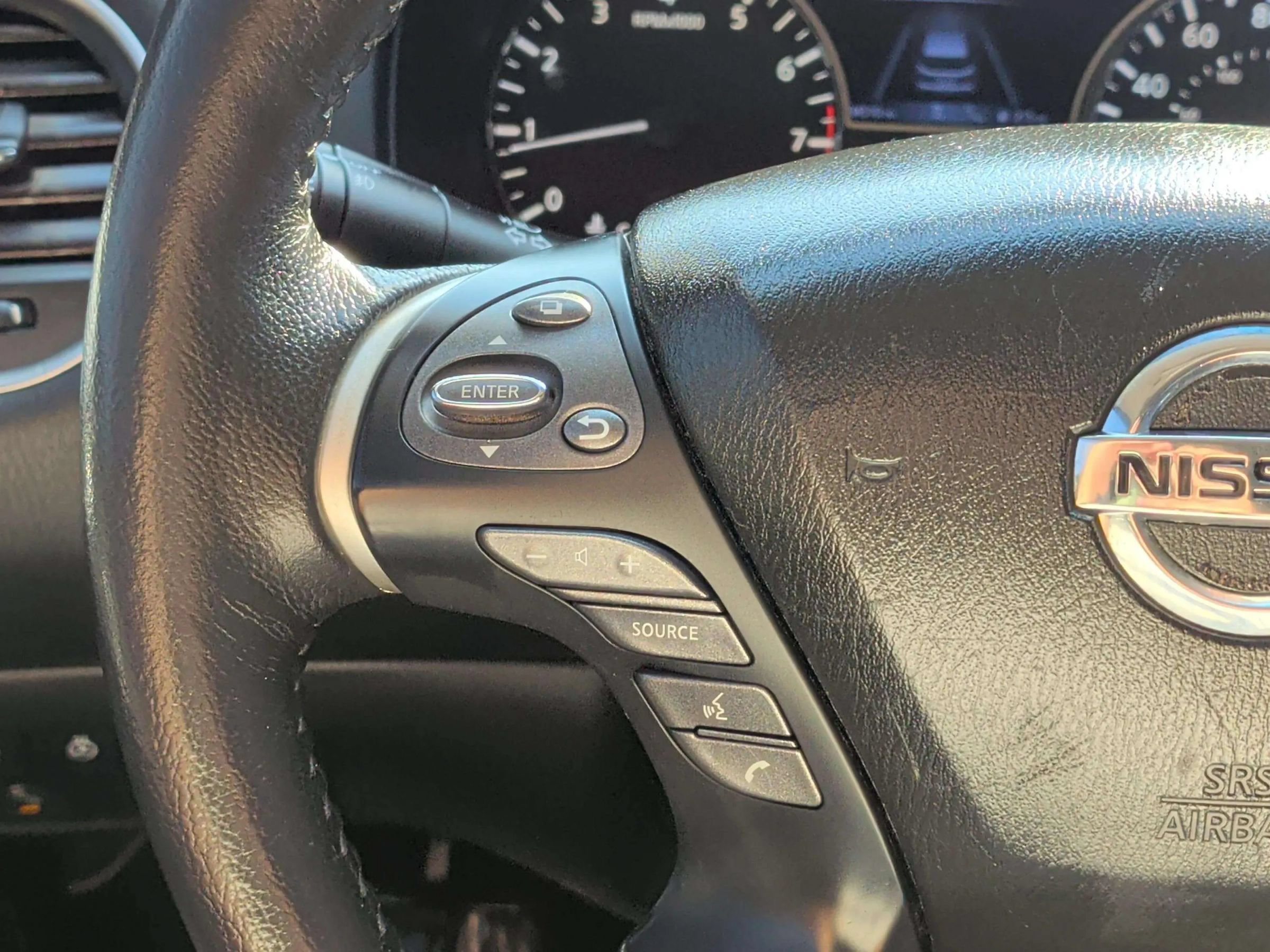 Used 2020 Nissan Pathfinder SL FWD image 25