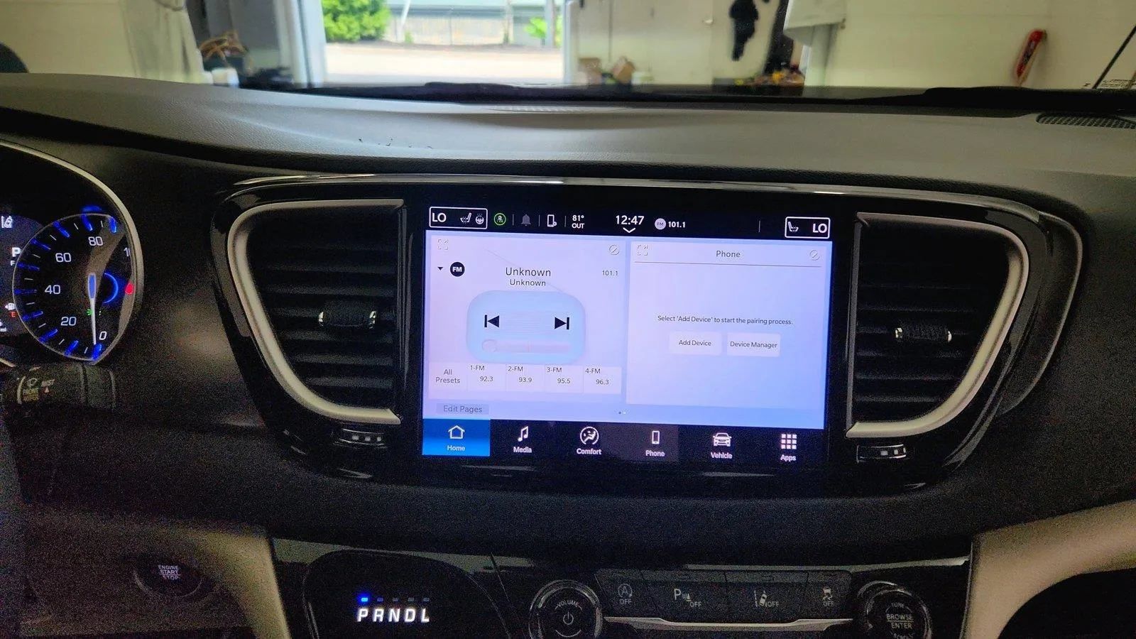 Used 2024 Chrysler Pacifica Touring-L FWD image 16