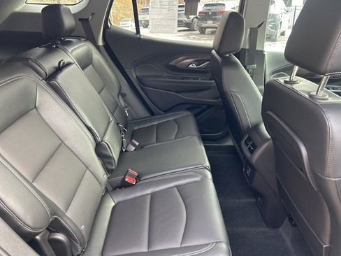 Used 2024 GMC Terrain SLT w/ Elevation Edition image 12