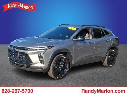Used 2025 Chevrolet Trax ACTIV w/ Driver Confidence Package FWD image 1