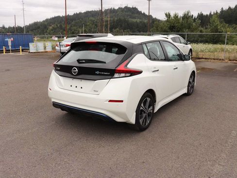 Used 2020 Nissan Leaf SV w/ SV All Weather Package FWD image 5