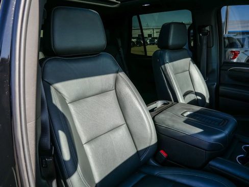 Used 2021 Chevrolet Tahoe Z71 w/ Luxury Package image 17