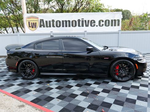 Used 2018 Dodge Charger R/T image 4