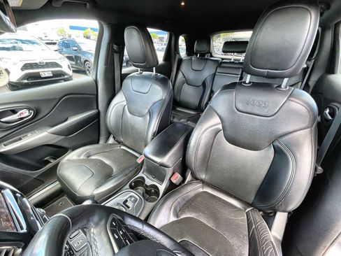 Used 2019 Jeep Cherokee High Altitude AWD/4WD image 13