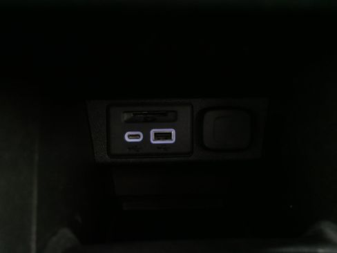 Used 2022 Chevrolet Bolt LT image 30