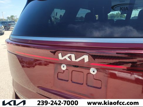 Certified 2023 Kia Carnival SX FWD image 10