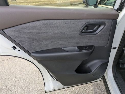 Used 2023 Nissan Rogue S image 24