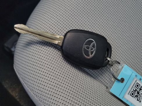Certified 2025 Toyota Corolla Cross L FWD image 27