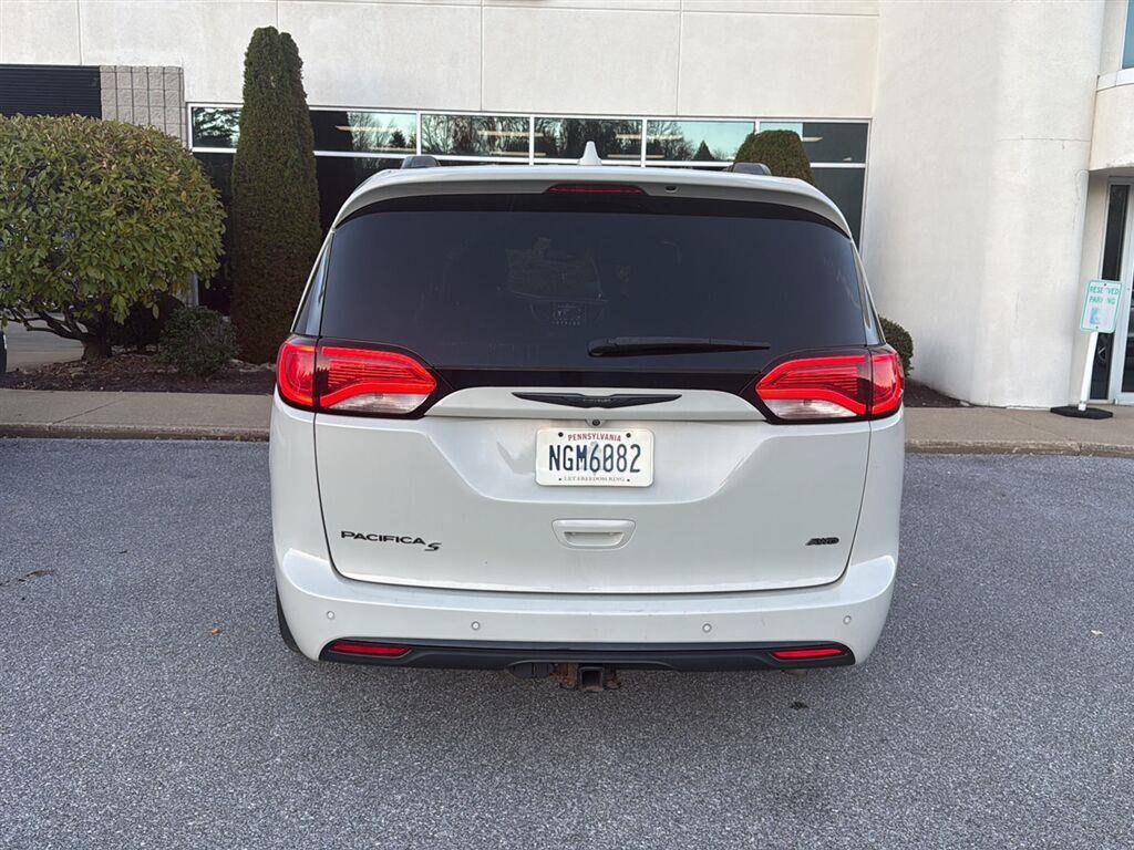 Used 2020 Chrysler Pacifica Touring-L AWD/4WD image 6