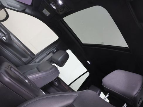 Used 2022 Chevrolet Tahoe Z71 w/ Luxury Package image 4