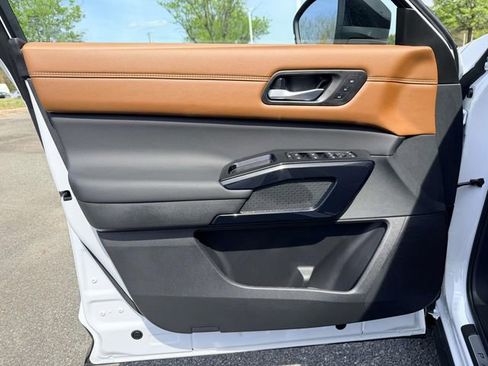New 2026 Nissan Pathfinder Platinum AWD/4WD image 14