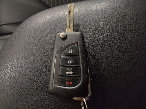 Used 2019 Toyota Camry SE FWD image 32