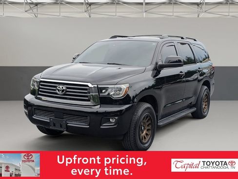 Used 2019 Toyota Sequoia SR5 AWD/4WD image 4