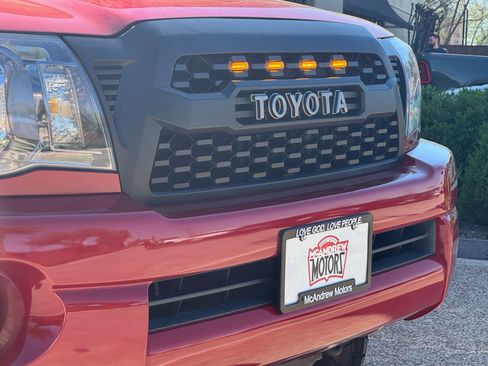 Used 2005 Toyota Tacoma Base V6 AWD/4WD image 2