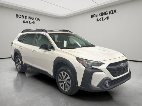 Used 2023 Subaru Outback Premium AWD/4WD image 7