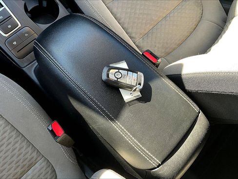 Used 2022 Ford Escape SE w/ SE Sport Appearance Package image 11