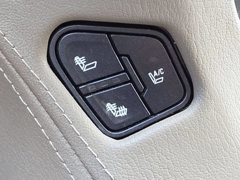 Used 2016 GMC Yukon XL SLT RWD image 7