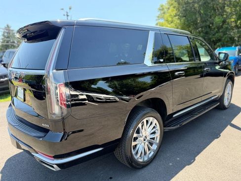 Used 2024 Cadillac Escalade ESV Premium Luxury AWD/4WD image 3
