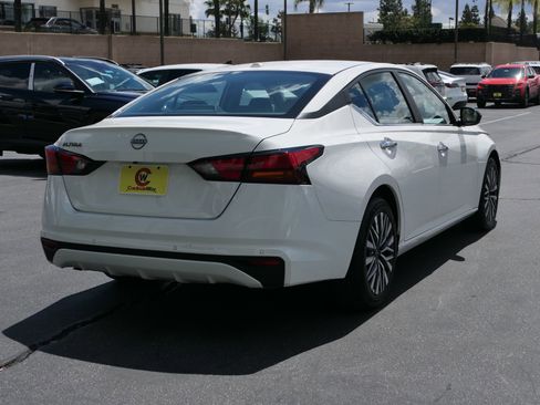 Used 2025 Nissan Altima 2.5 SV image 3