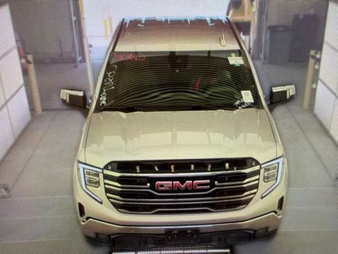 Used 2022 GMC Sierra 1500 SLT w/ X31 Off-Road Package AWD/4WD image 14