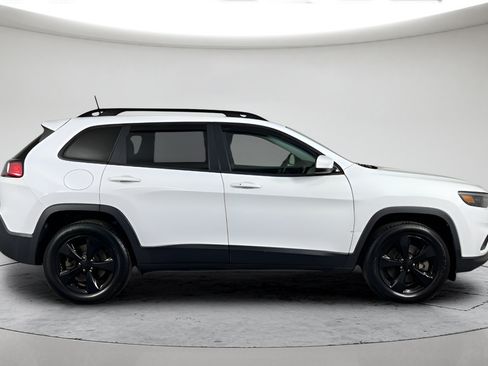 Used 2019 Jeep Cherokee Latitude Plus AWD/4WD image 2