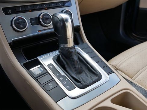 Used 2013 Volkswagen CC Lux image 32