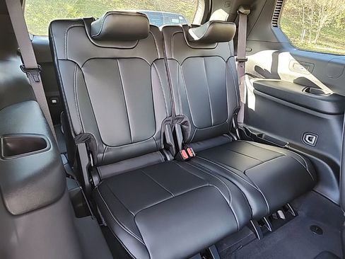 New 2025 Jeep Grand Cherokee L Limited w/ Trailer Tow Package image 15