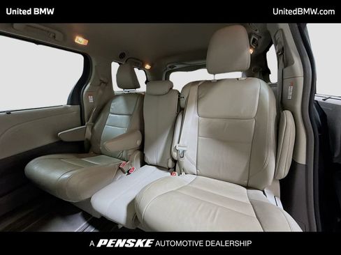 Used 2018 Toyota Sienna XLE FWD image 12