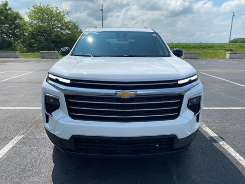 New 2026 Chevrolet Traverse LT w/ Sun and Wheel Package AWD/4WD image 2