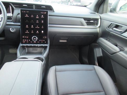 Used 2025 GMC Terrain Elevation w/ Elevation Premium Package image 14