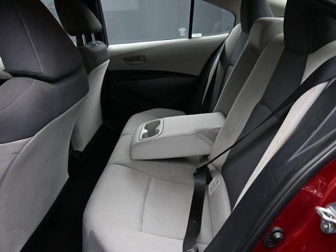 Used 2022 Toyota Corolla LE image 4