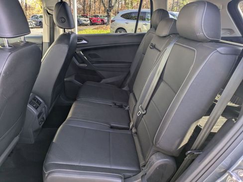Used 2021 Volkswagen Tiguan SE image 23